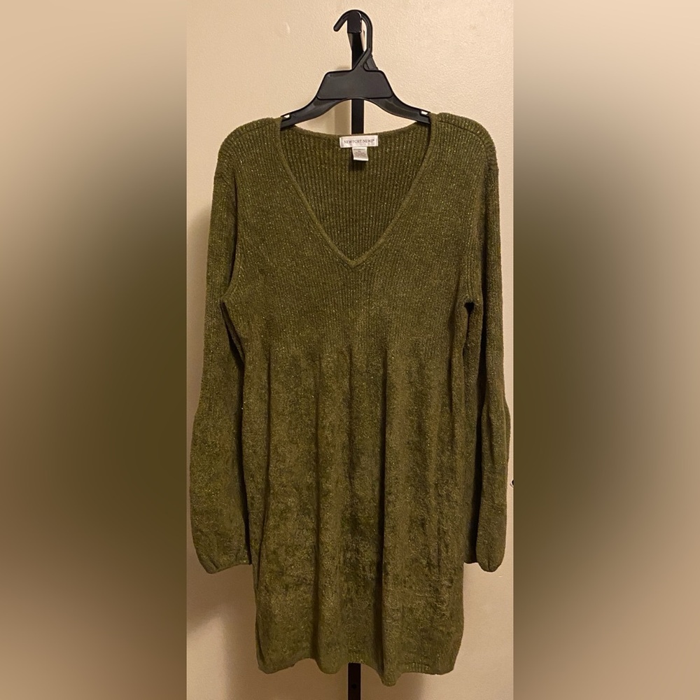 Newport News Green V-Neck Sweater - Women’s XL - Like New DONATED